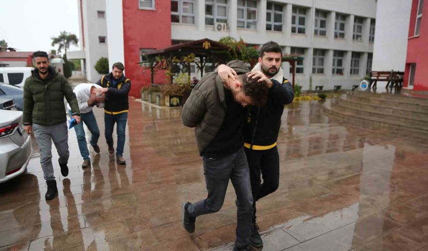 Kaçak sigara göndermesini engelleyen kargo müdürünü öldürdüı