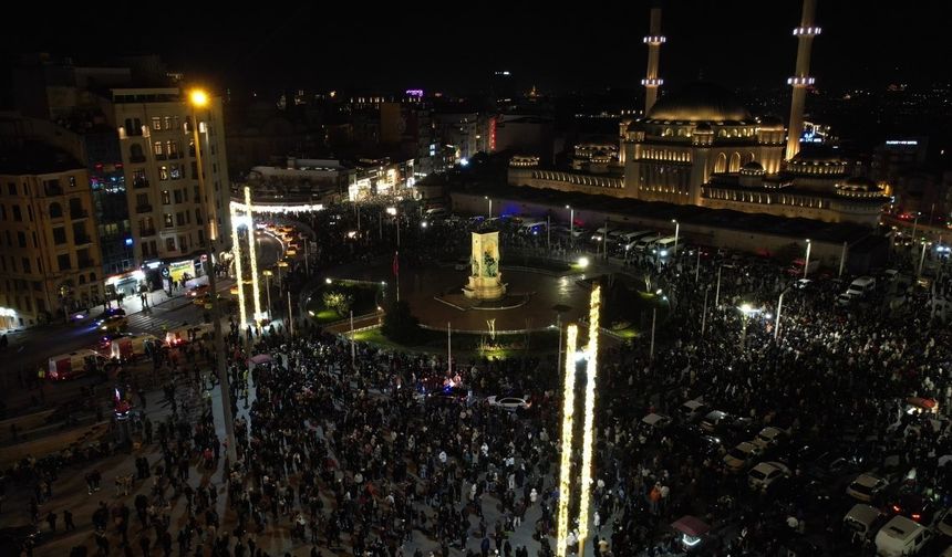 Olaysız yılbaşı coşkusu havadan görüntülendi