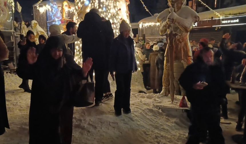 Teyze yılbaşı kutlamasında sergilediği dans şovuyla parmak ısırttı