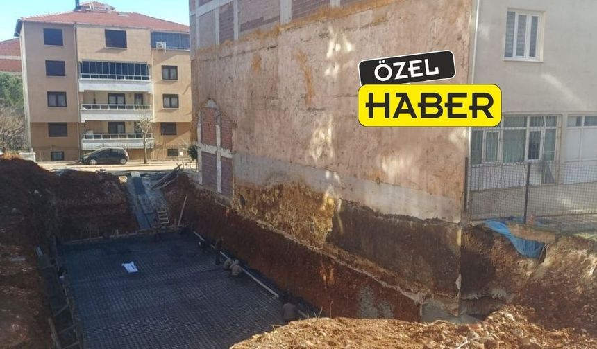 Uşak’ta altı kazılan bina boşaltıldı