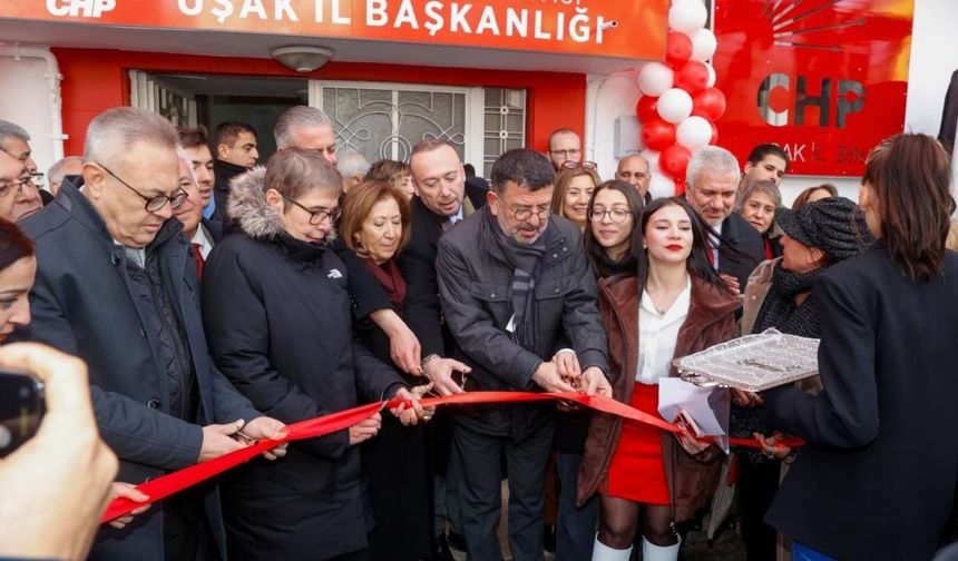 Yeni Uşak CHP İl Binası törenle hizmete girdi