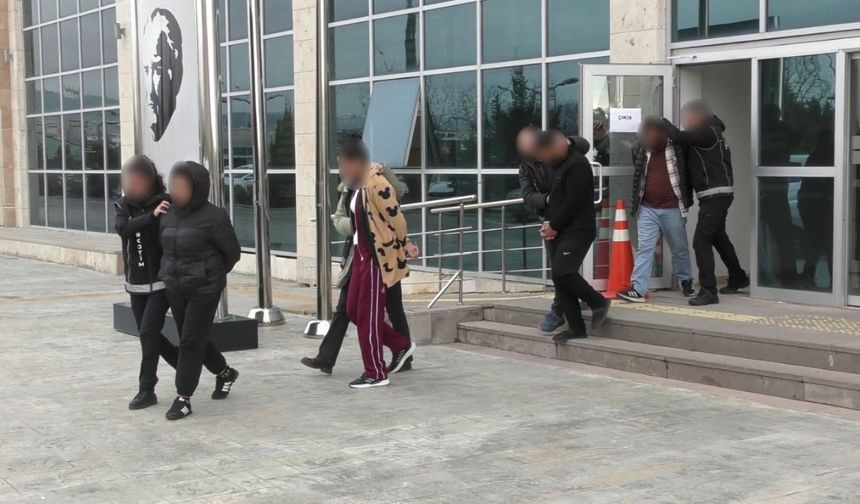 Uşak’ta yasaklı madde ticareti yapan 1’si kadın 4 kişi yakalandı