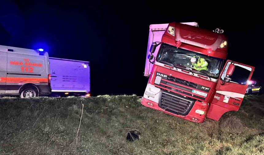 Kontrolden çıkan tır son anda kurtuldu