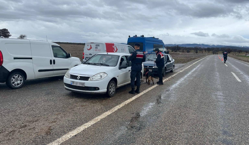 Uşak Jandarması Düzensiz Göç Denetimlerine Devam Ediyor