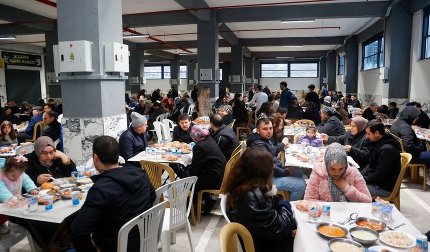 Uşak Servis Araçları İşletmecileri Esnaf Odası iftar yemeği düzenledi