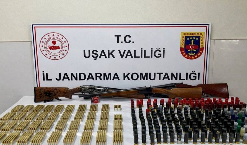 Uşak’ın Banaz ilçesinde jandarmadan 2 ayrı silah operasyonu