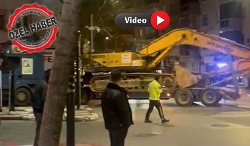 Ters yoldan gelen iş makinesi Uşaklıları şaşkına çevirdi