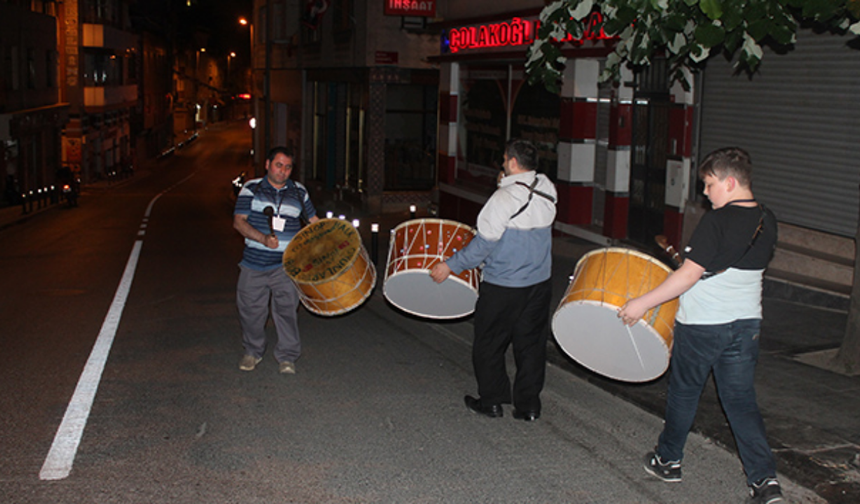 Ramazan'da sahurdan sonra uyumak reflü riskini arttırıyor