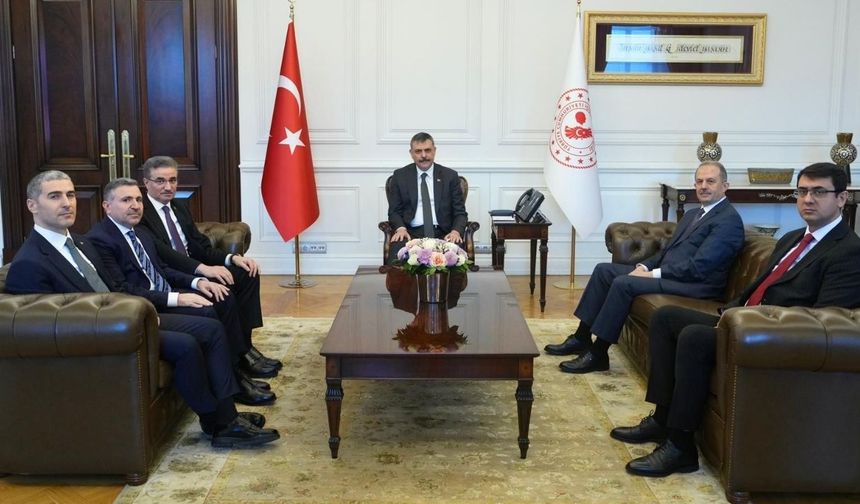 Bakan Çiftçi Uşak’ın eski ve yeni valilerini buluşturdu