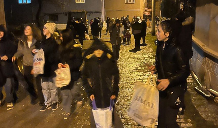 Unutulan “Adak Toplama” Geleneği Yeniden Sokaklarda