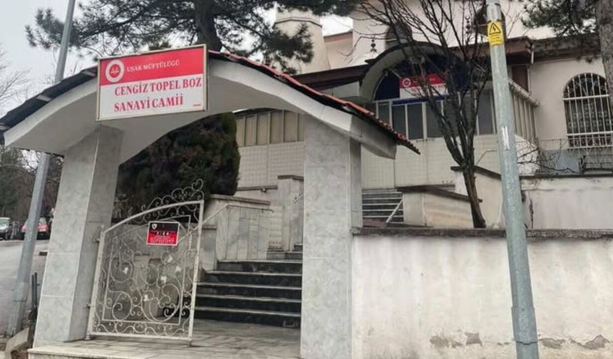 Uşak’ta Bayram Namazına İmam Gelmedi, Cemaat Kapıda Kaldı