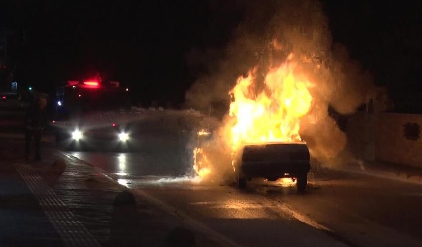 Otomobil Alevlere Teslim Oldu