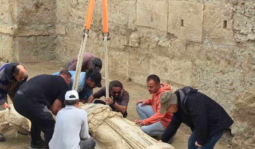 Denizli'de Laodikeia Antik Kenti'nde yapılan  çalışmalarda Athena Heykeli bulundu