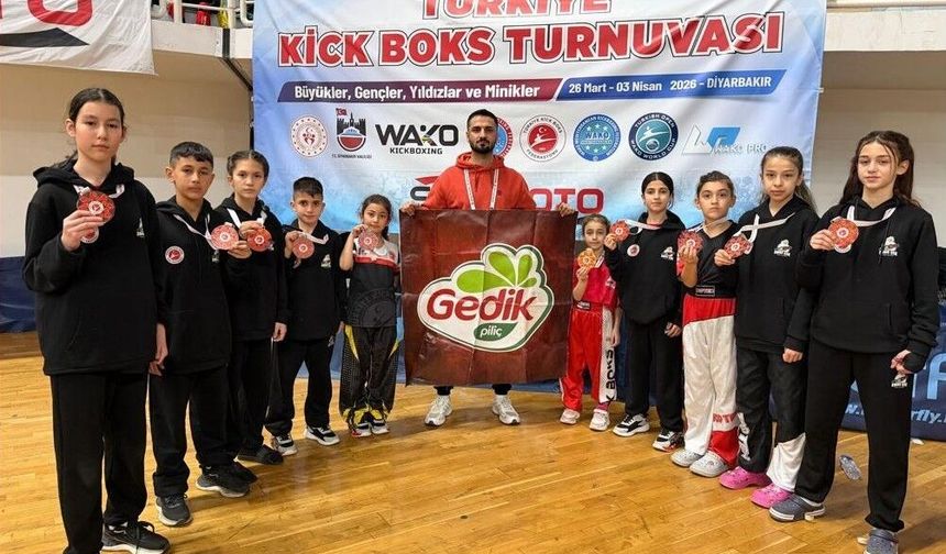 Uşaklı sporcular Türkiye Kickboks Şampiyonasından 10 madalya ile döndüler