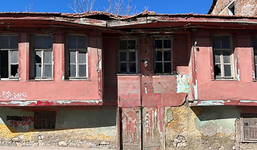 132 Yıllık Tarihi Hamam Satışta