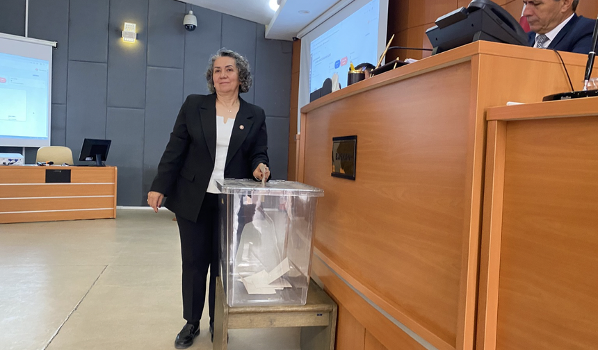 Uşak İl Genel Meclisi’nin Yeni Başkanı Aynur Yurtsever Oldu