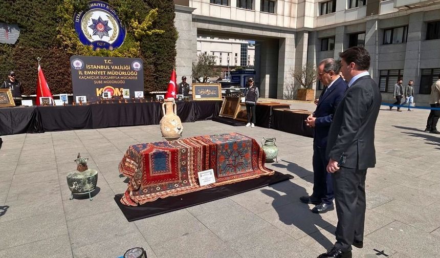 El Dokuması Tarihi Uşak Halısı Ele Geçirildi