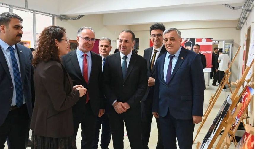 Uşak’ta “Atatürk ve Gençlik Yarışması” Ödül Töreni Yapıldı