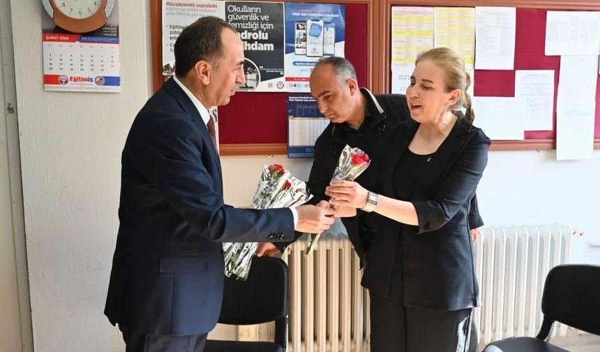 Uşak’ın Vefalı Müdüründen Duygulandıran Jest