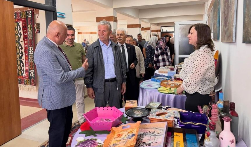 Uşak’ın Eşme ilçesinde Hayat Boyu Öğrenme Haftası Çoşkuyla Kutlandı