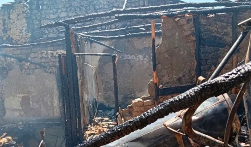 Uşak İnay Köyünde Yangın: Ev Kullanılmaz Hale Geldi