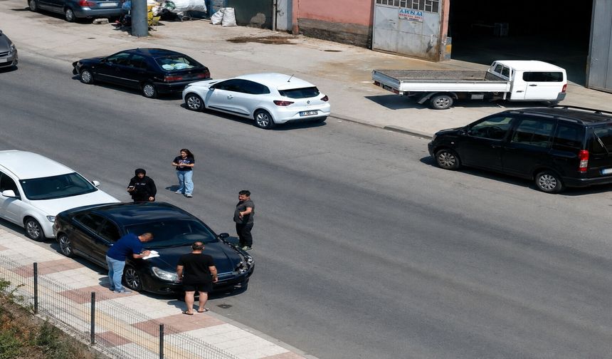 Uşak’ta Aynı İstikamette Giden İki Araç Çarpıştı