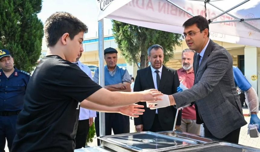 Uşak Valiliği; "Şefkat Ekipleri Projesi ile Gönüllere Dokunuyoruz"