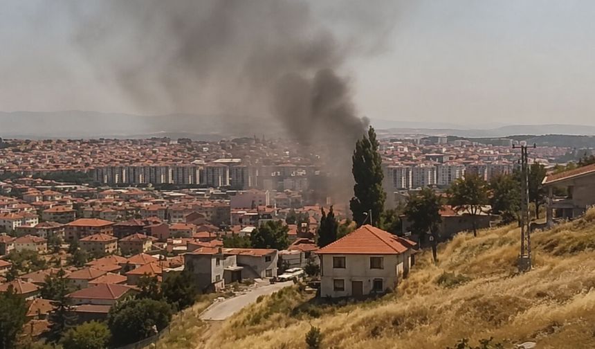 Uşak'ta Elmalıdere Mahallesi’nde Yangın Çıktı
