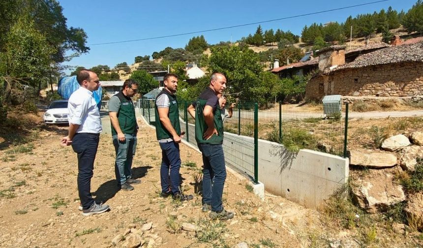 Uşak Merkez Çınarcık Köyü'nde Taşkın Önleme Çalışması Sürüyor
