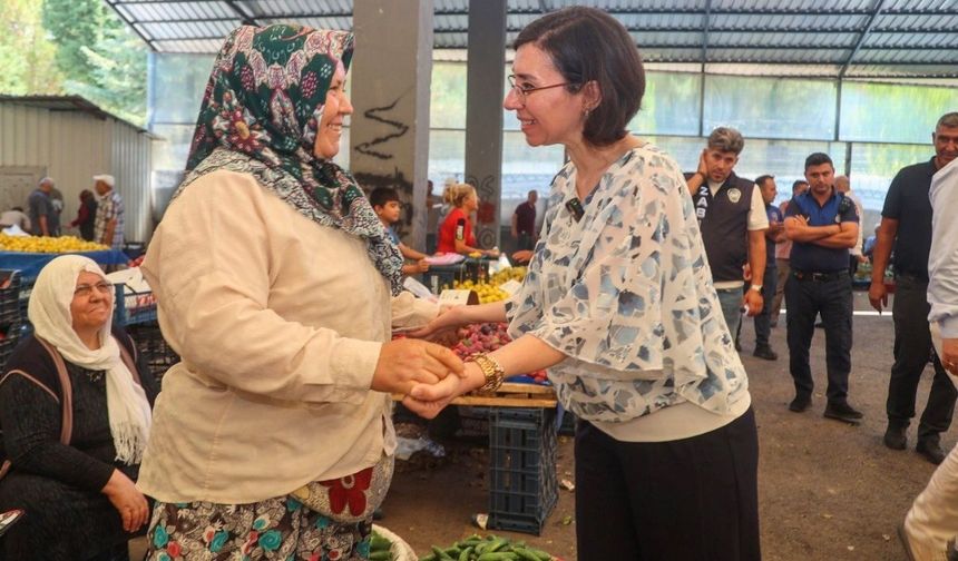 Uşak Belediye Başkanvekili Özkan Çarşı Pazar Dert Dinliyor