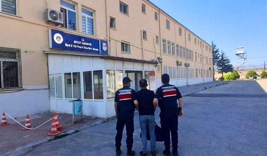 Uşak'ta JASAT'tan Büyük Operasyon: 60 Aranan Şahıs Yakalandı