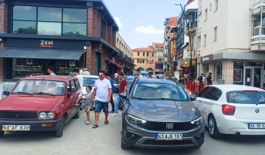 Gelişigüzel Park Edilen Araçlar Uşak Trafiğini Kilitledi