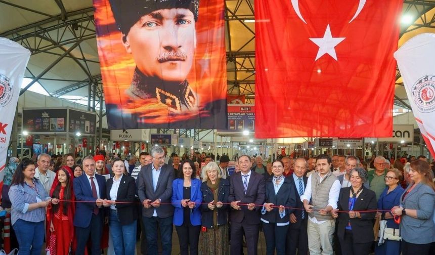 Uşak Kitap Fuarı renkli görüntülerle kapılarını açtı