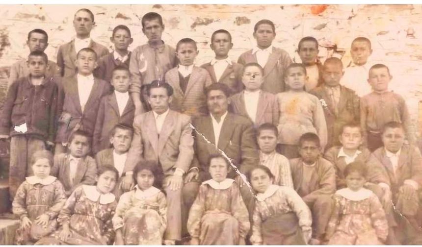 Uşak Beki Köyü Efsane Öğretmeni Ahmet Atilla’yı Unutmadı