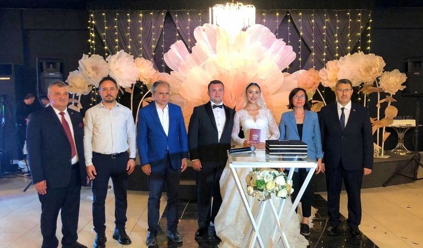 Uşak Siyaseti Bu Düğünde Bir Araya Geldi