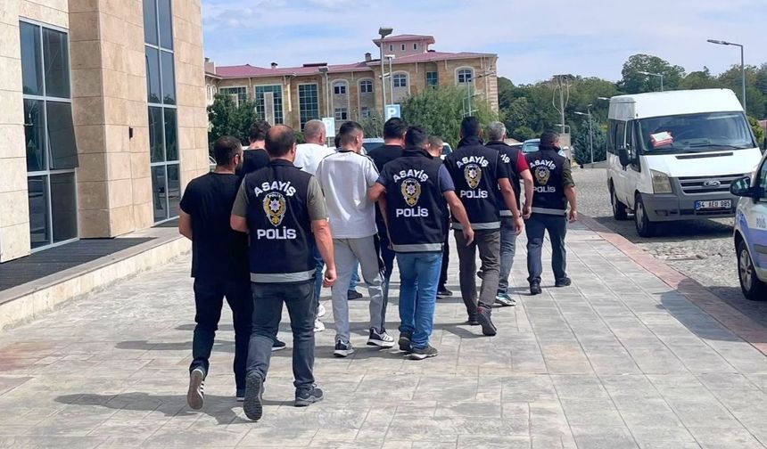 Uşak'ta Binlerce Makaron ve Tonlarca Tütün Ele Geçirildi