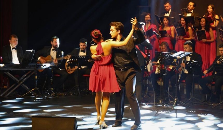Uşak’ta Vals Tango ve Kanto Rüzgârı Esti