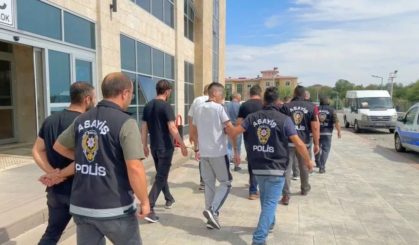 Uşak’ta Aranan 54 Hükümlü Polisten Kaçamadı