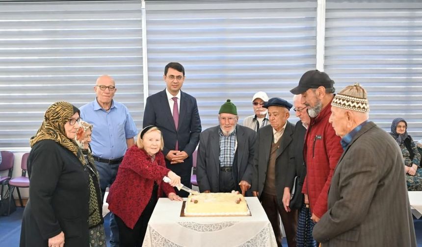 Uşak Valisi Serdar Kartal ‘1 Ekim Dünya Yaşlılar Günü’nü Kutladı
