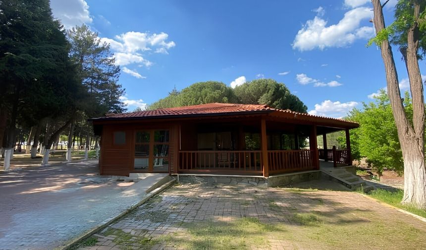 Uşak’ta Huzur Park Sosyal Tesisleri'nde  Kahvaltı ve Mangal İmkânı