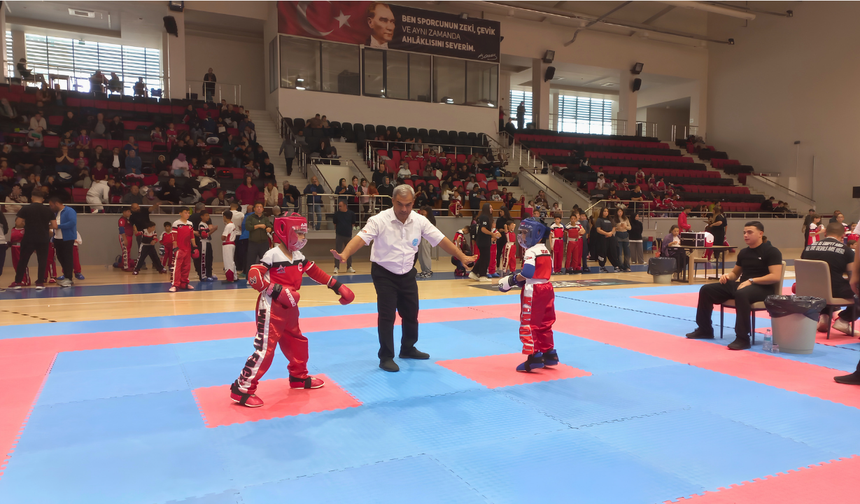 Uşaklı Kick Boksçular 13 İl Arasında Birinci Oldu