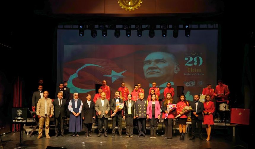 Uşak’ta Cumhuriyet Coşkusu Güzel Bir Konserle Renklendi