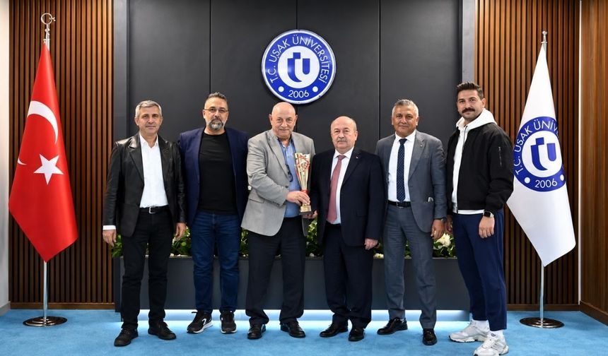 Antalya MasterCup Şampiyonu Uşak Master’dan Rektör Demir’e Ziyaret