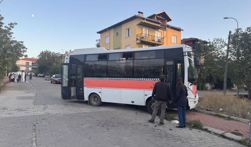 Uşak Fatih Mahallesi’nde Trafik Kazası: 7 Kişi Yaralandı