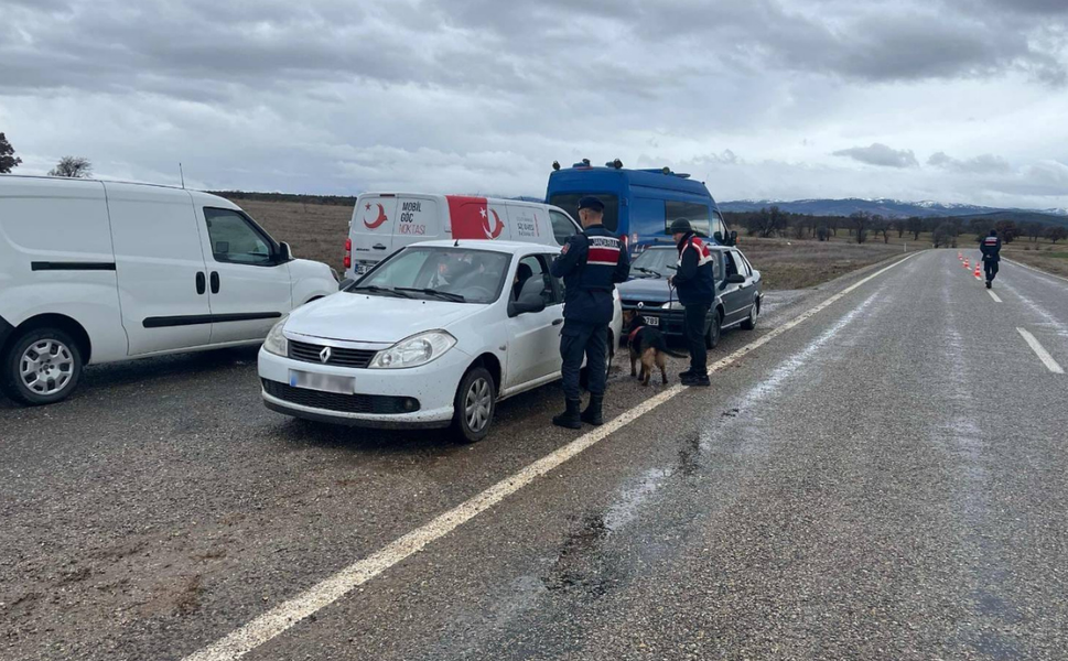Uşak Jandarması Düzensiz Göç Denetimlerine Devam Ediyor