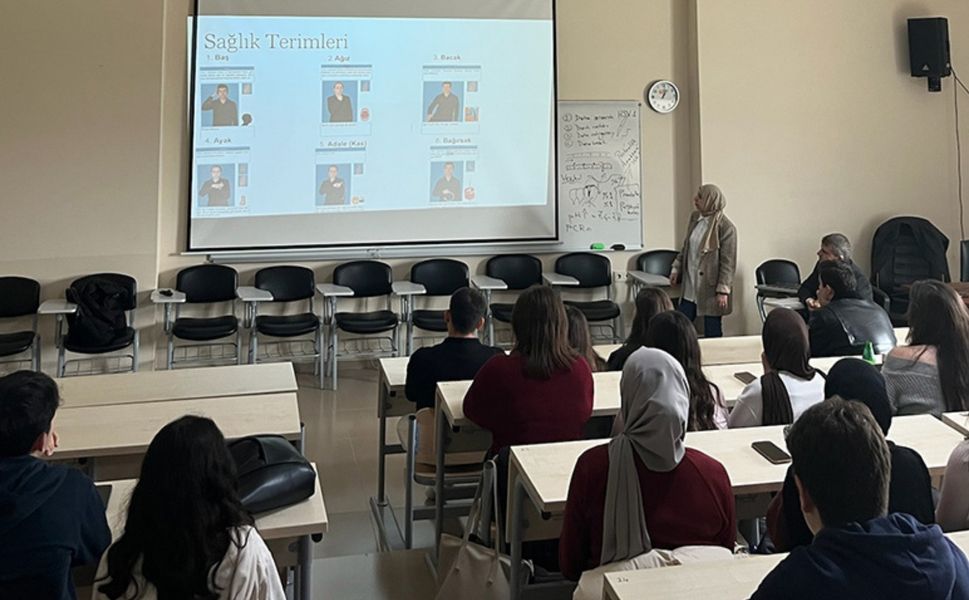 Uşak’ta Tıp Öğrencilerine İşaret Dili Eğitimi Verildi