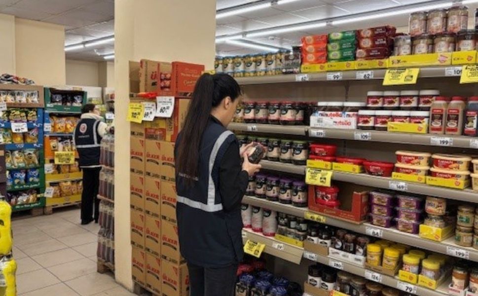 Uşak Ticaret Müdürlüğü marketlerde denetimlerini sürdürüyor