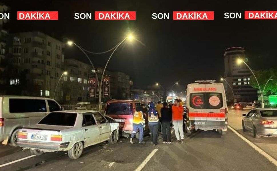 Uşak’ta zincirleme kaza; 4 araç çarpıştı 6 kişi yaralandı