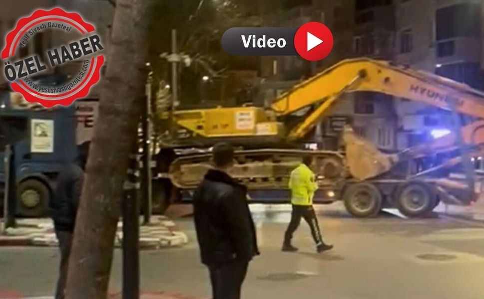 Ters yoldan gelen iş makinesi Uşaklıları şaşkına çevirdi