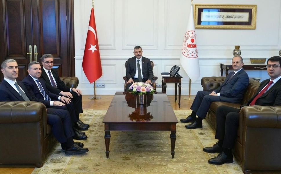 Bakan Çiftçi Uşak’ın eski ve yeni valilerini buluşturdu